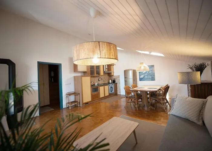 Modra Luna- Apartment With Terrace